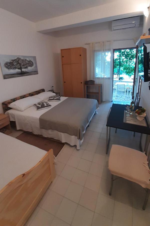 Apartments By The Sea Seget Vranjica, Trogir - 7508 Exterior foto